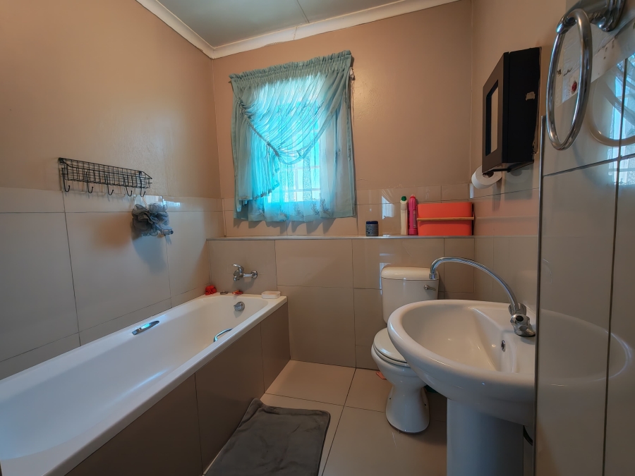3 Bedroom Property for Sale in Waterval East North West